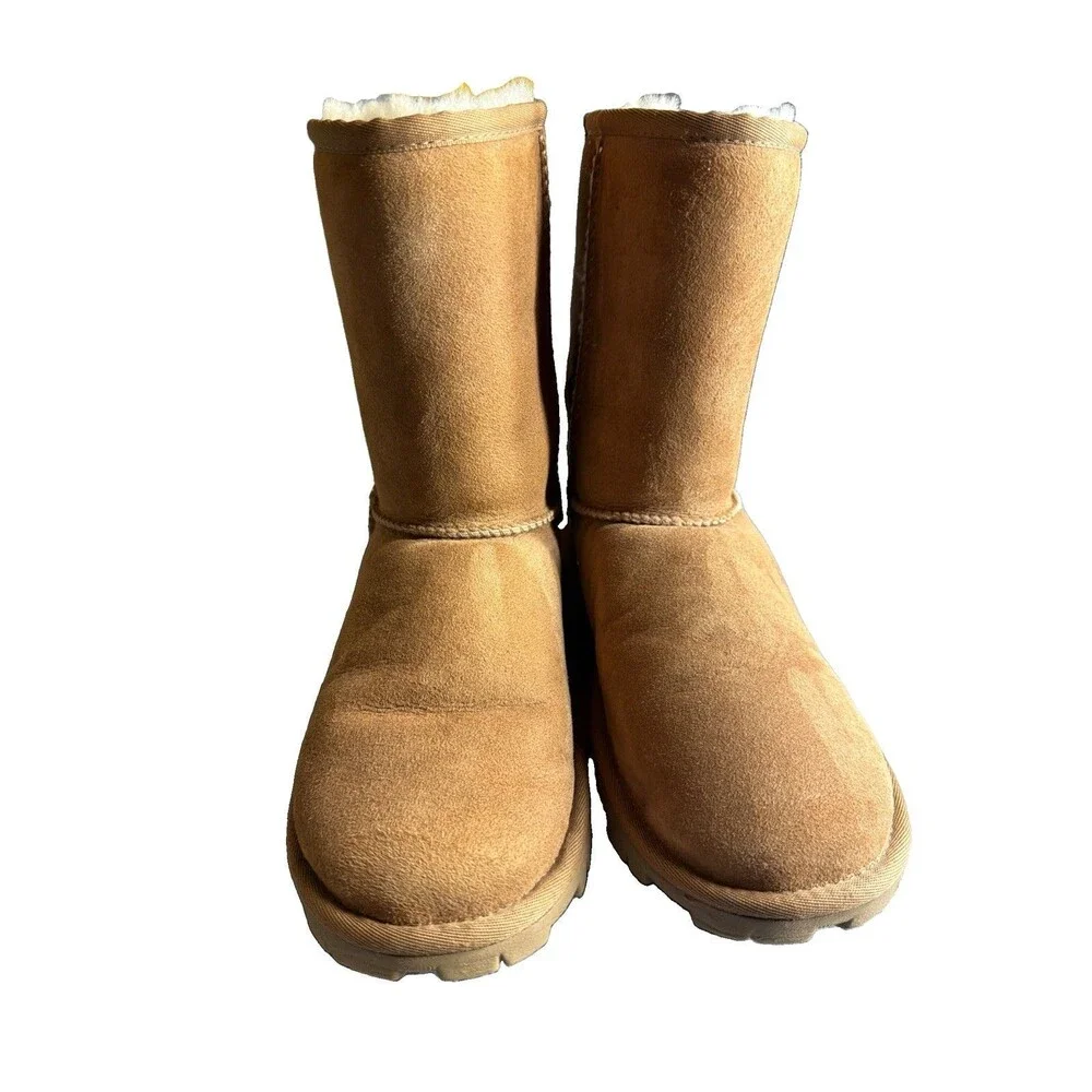 UGG Australia Classic Short Suede Boot # 5835 Chestnut Brown Size 8/EU 39